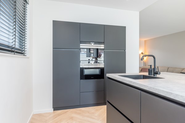 Foto - Verkocht onder voorbehoud: Instapklare gemoderniseerde geschakelde 2 onder 1 kap woning  met aanbouw, open keuken, tuin en garage in Voerendaal